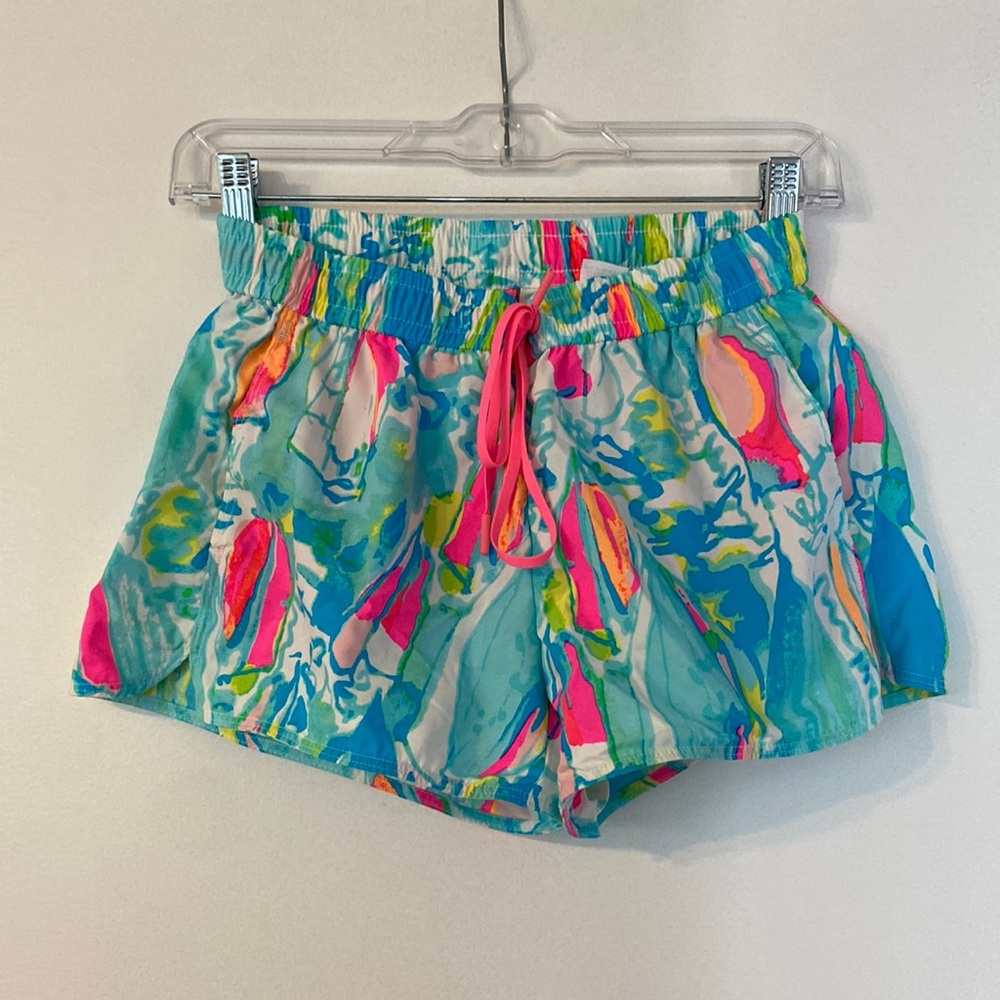 Lilly Pulitzer Luxletic shorts in Beach & Bae